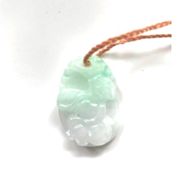 Monkey Jade pendant with hand woven string - Picture 2 of 9